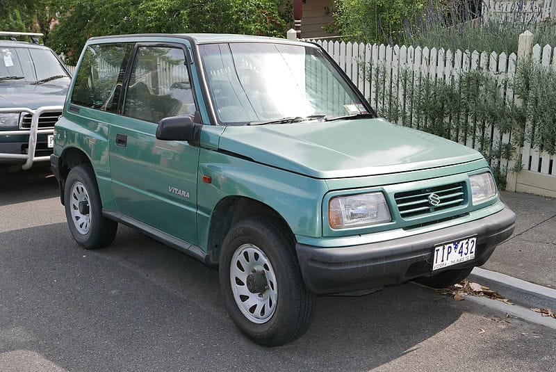1998_Suzuki_Vitara_(SE416V_Type5)_JX_hardtop_(2015-11-11)_01