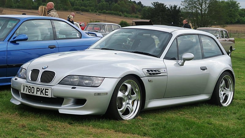 800px-BMW_Z3_M_(E36-8)_3201cc_registered_September_1999_02