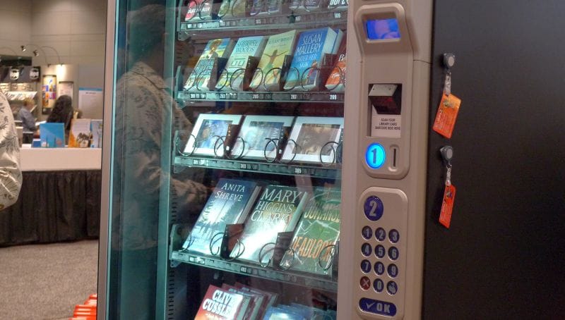 آلة بيع كتب